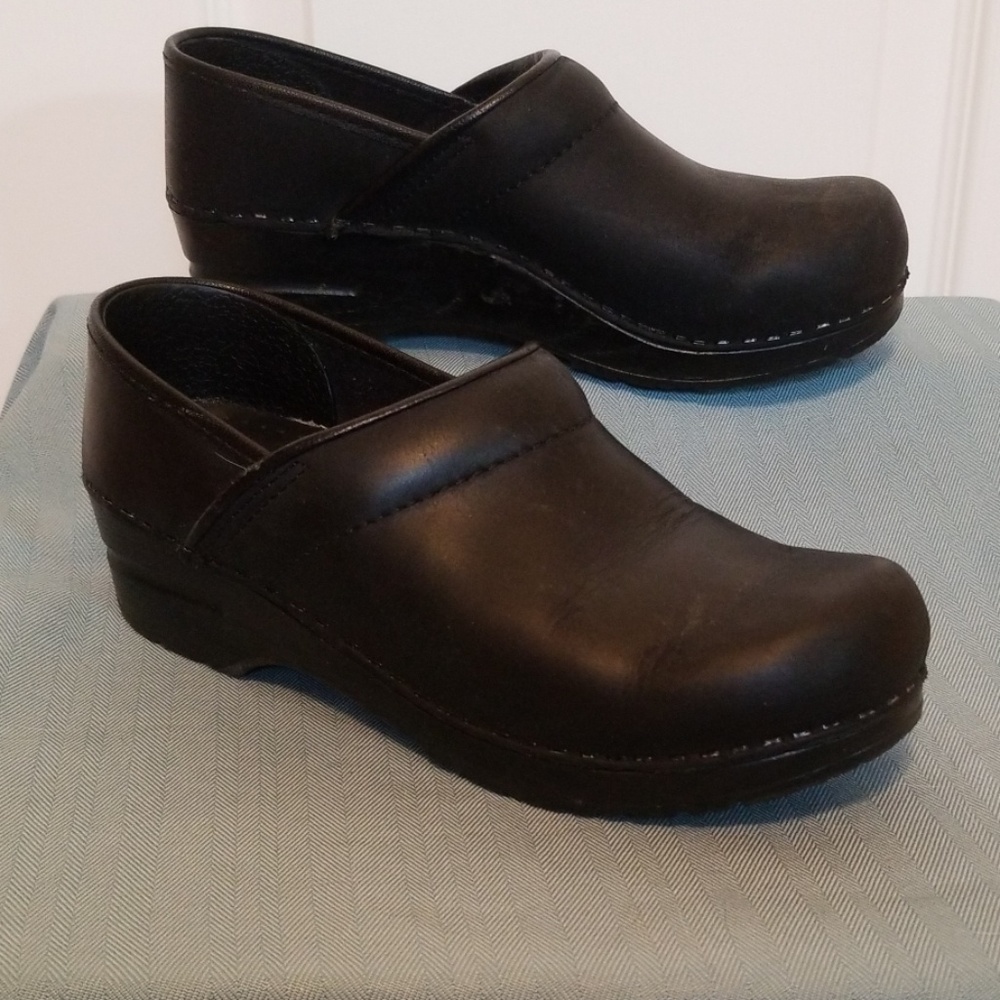 ◾ Dansko Shoes